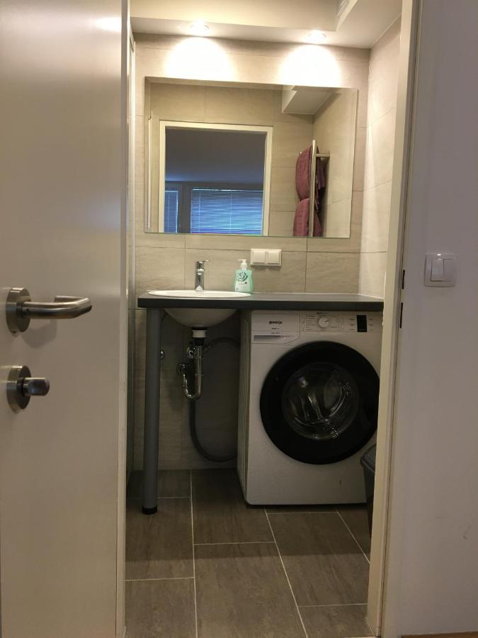 Cosy Flat In The Quiet Area With Own Garden, Free Parking And Direct Public Transport Link To The Centre Apartamento Viena Exterior foto