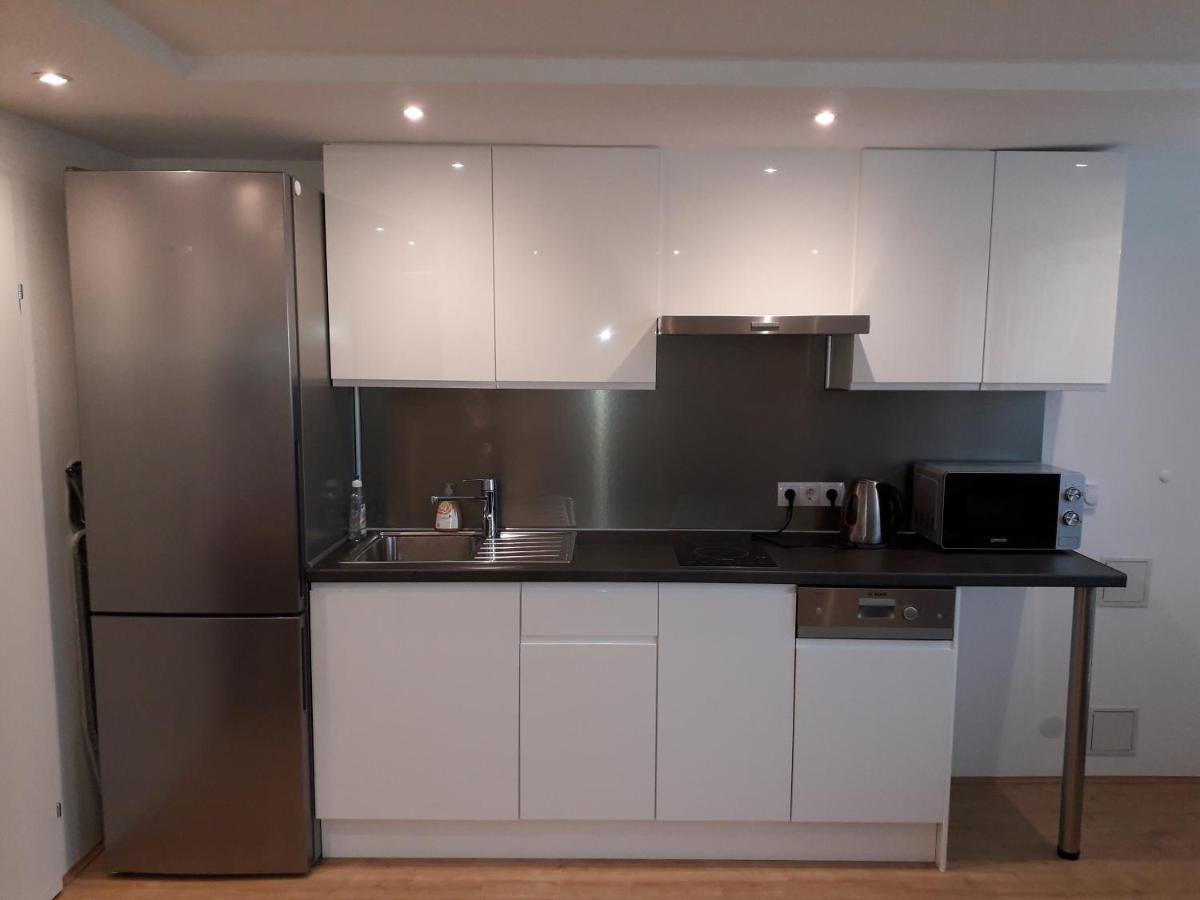 Cosy Flat In The Quiet Area With Own Garden, Free Parking And Direct Public Transport Link To The Centre Apartamento Viena Exterior foto