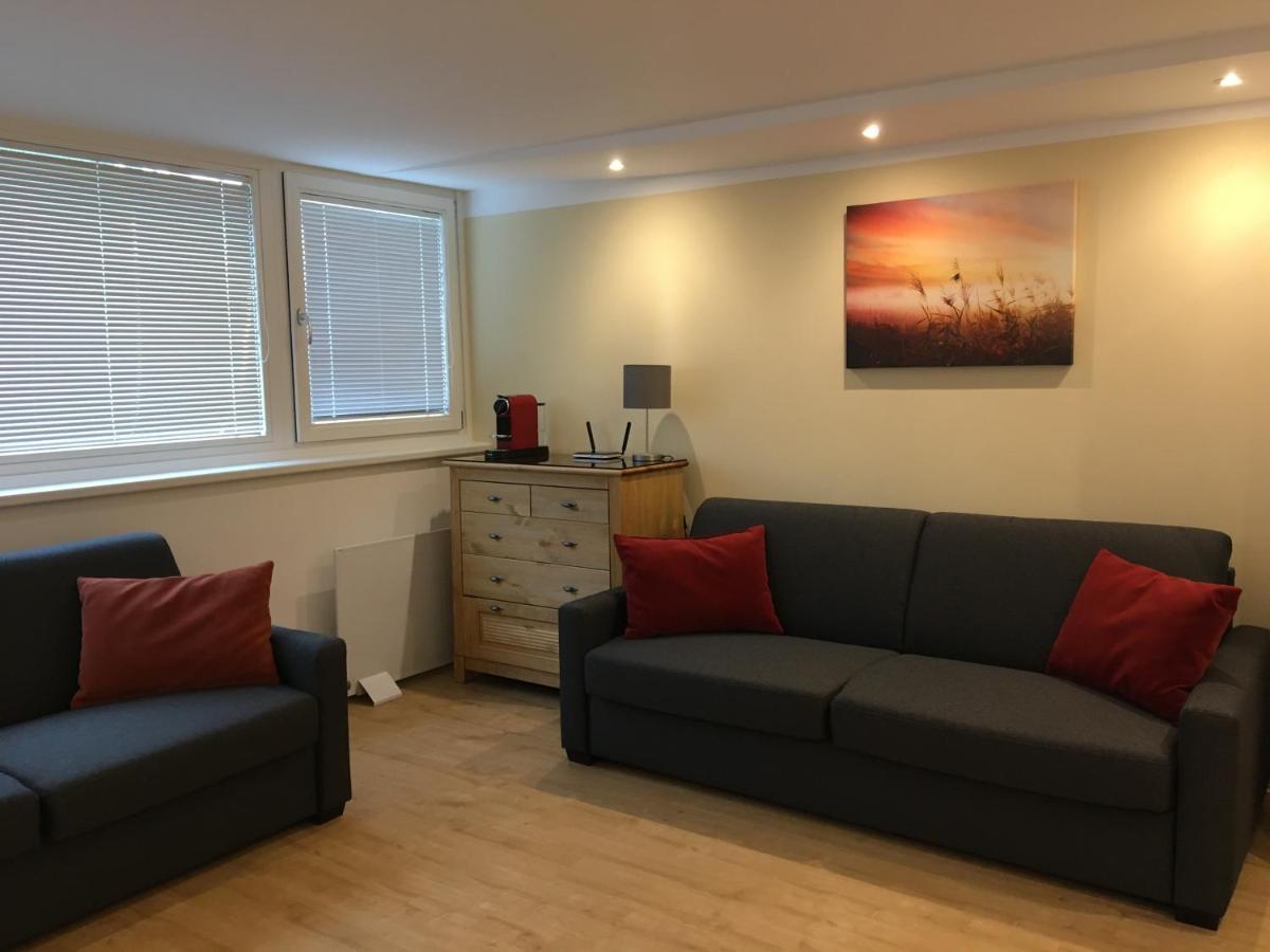 Cosy Flat In The Quiet Area With Own Garden, Free Parking And Direct Public Transport Link To The Centre Apartamento Viena Exterior foto