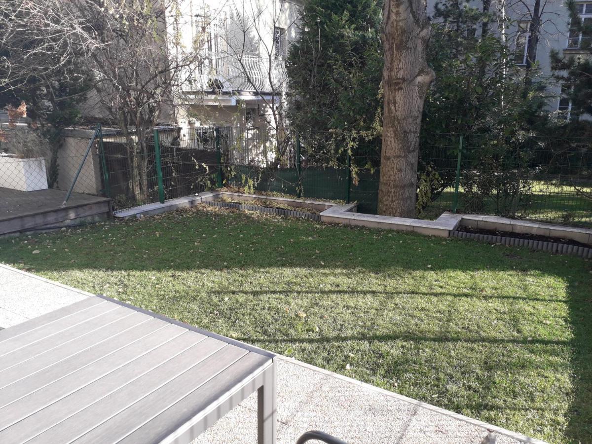 Cosy Flat In The Quiet Area With Own Garden, Free Parking And Direct Public Transport Link To The Centre Apartamento Viena Exterior foto